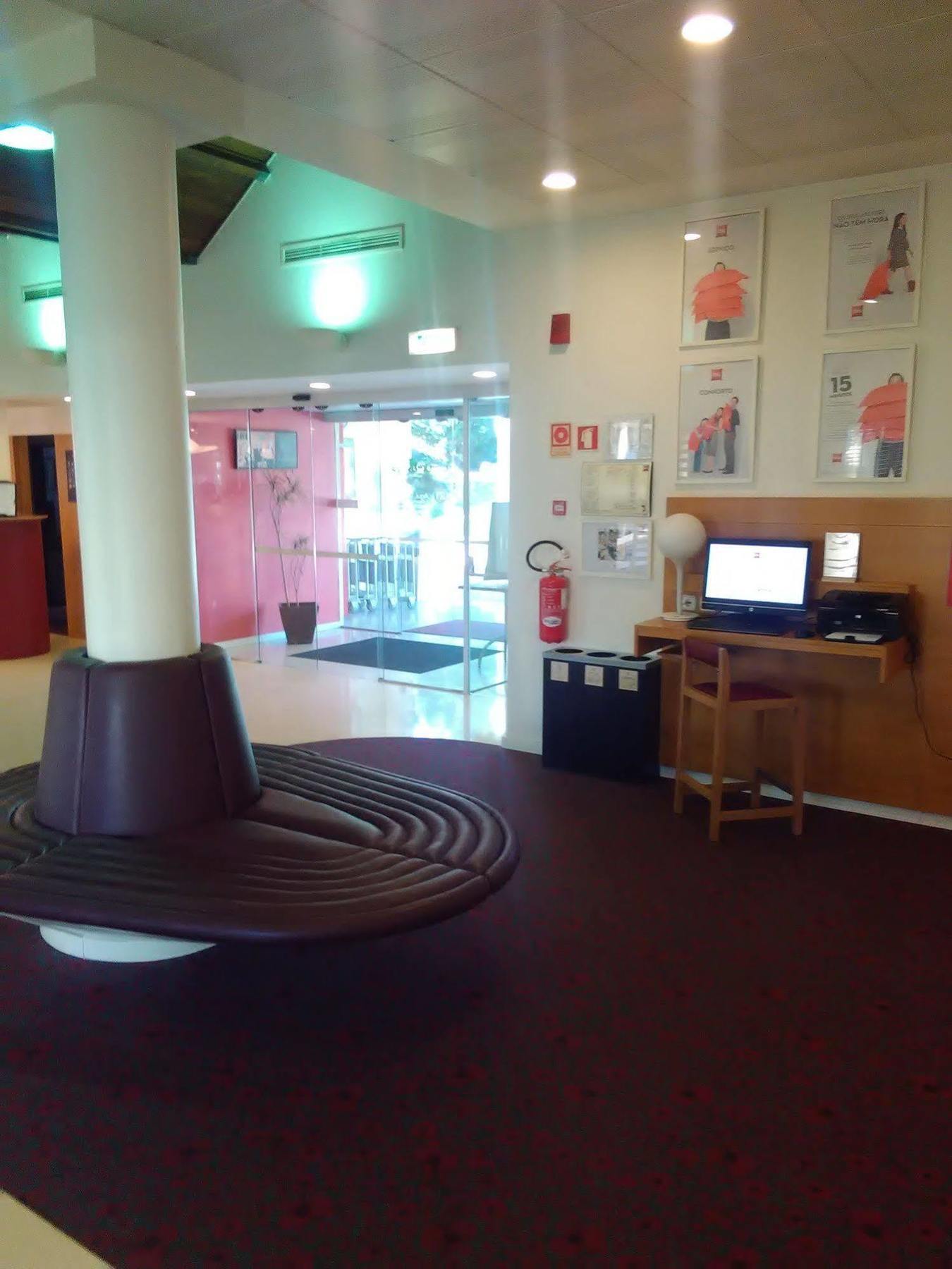 Hotel Ibis セトゥーバル エクステリア 写真