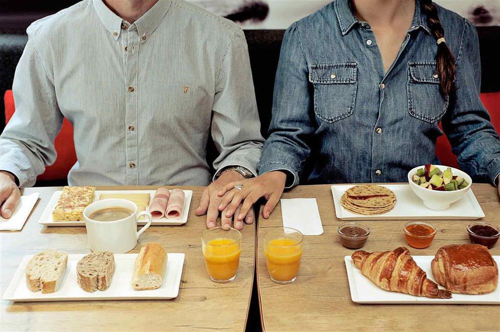 Hotel Ibis セトゥーバル レストラン 写真